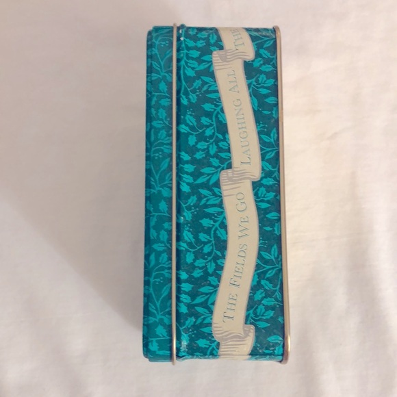 Vintage Christmas 1993 Jingle Bells Hallmark Crown Chocolatier Tin with Lid - Picture 4 of 11